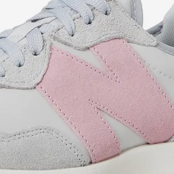 NEW BALANCE 327 IN RAINCLOUD/PINK TAFFY COMBO🌧️🍬🩶🩷 - Picture 5 of 13